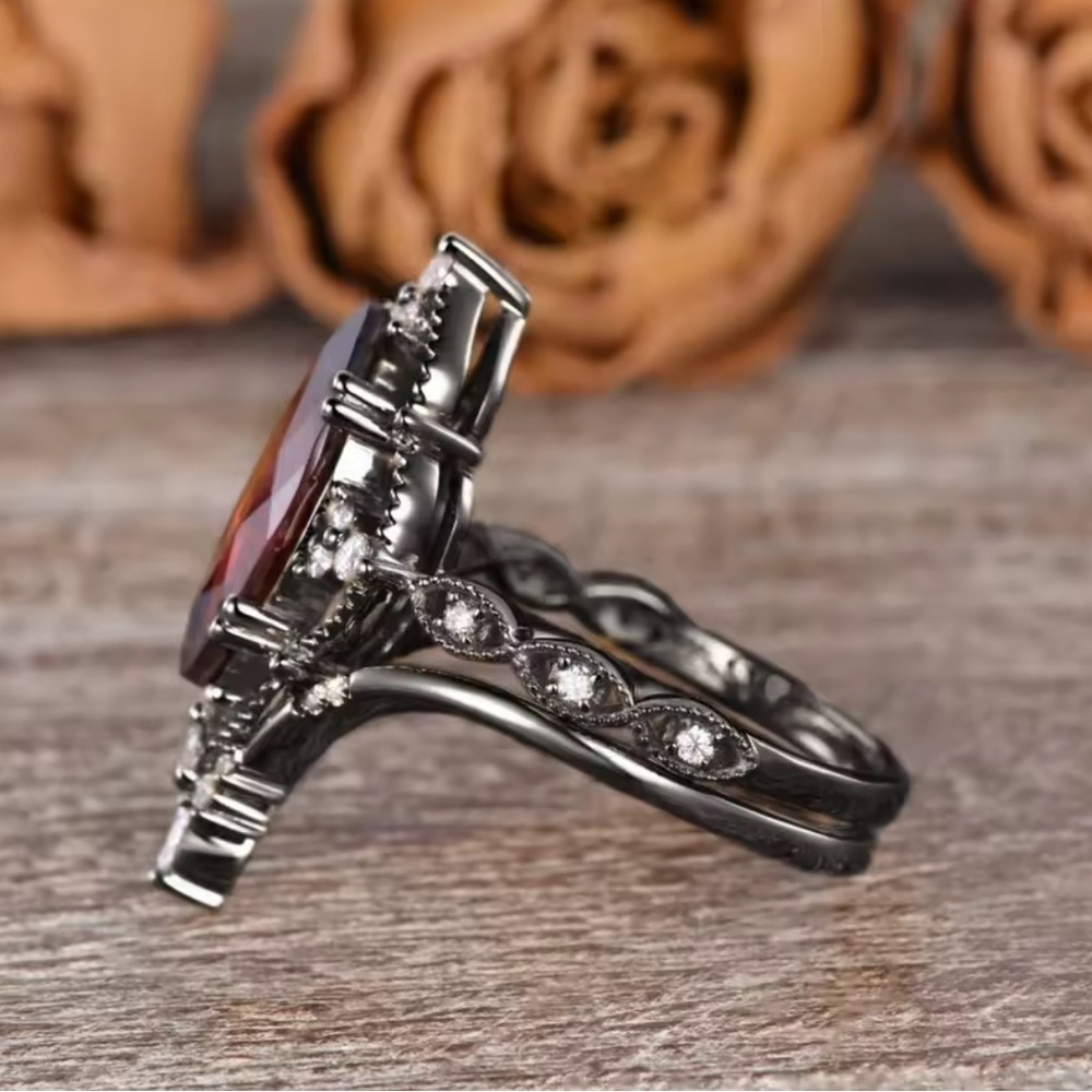 New women’s ring 2x black and red color antique vintage gothic ring - Picture 3 of 5
